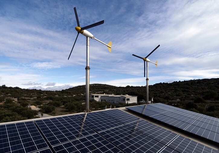 Hybridní solární a větrná elektrárna.