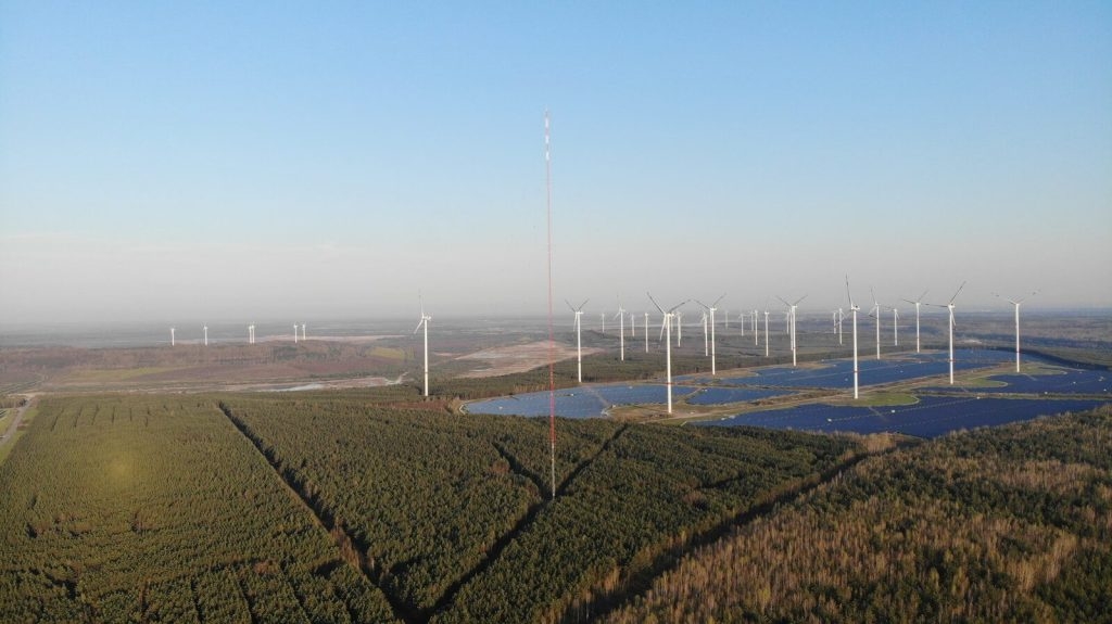 Německý 300metrový výzkumný stožár pro měření rychlosti větru