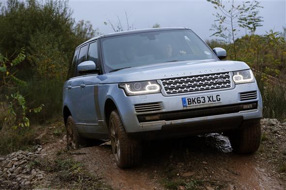 Range Rover Hybrid v terénu, zdroj: Parkers.co.uk