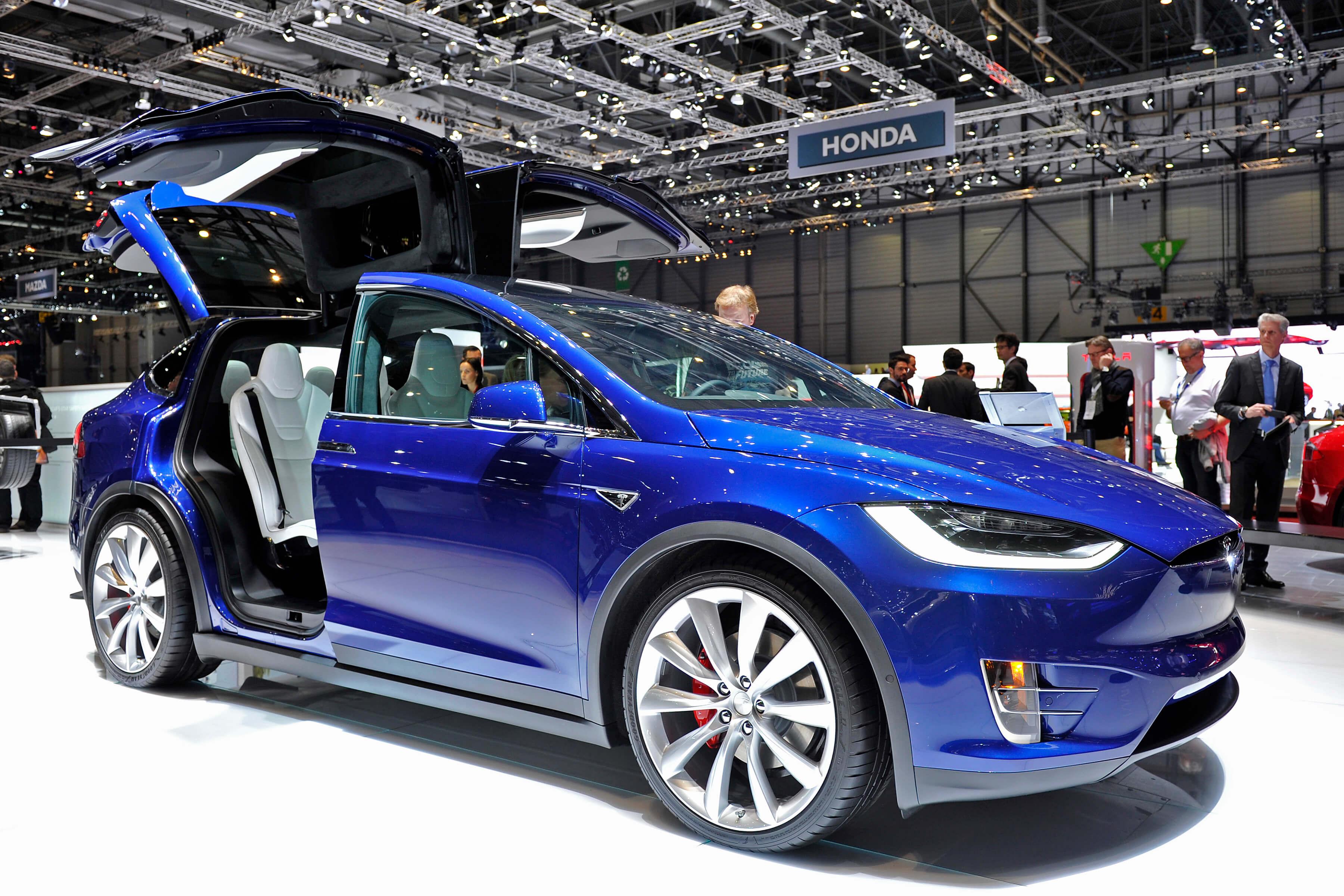 Tesla Model X na autosalonu v Ženevě 2016, zdroj: automobile-propre.com