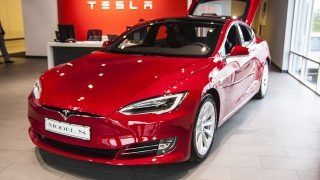 Tesla Model S 70D 2016 v Tesla Store Göteborg, foto: Tomáš Jirka