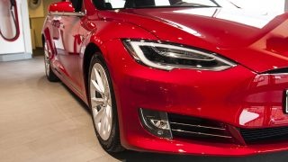 Tesla Model S 70D 2016 v Tesla Store Göteborg, foto: Tomáš Jirka