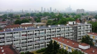 Komunitní fotovoltaická elektrárna na střeše domu Elmore House v lonskýnském Brixtonu. Zdroj: EDF